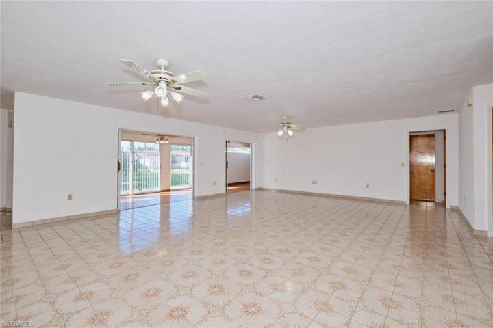 4528 SE 9th AVE, CAPE CORAL FL 33904