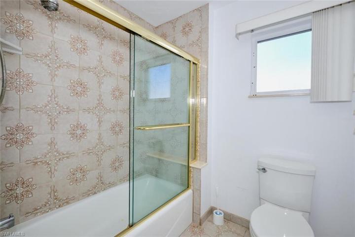 4528 SE 9th AVE, CAPE CORAL FL 33904