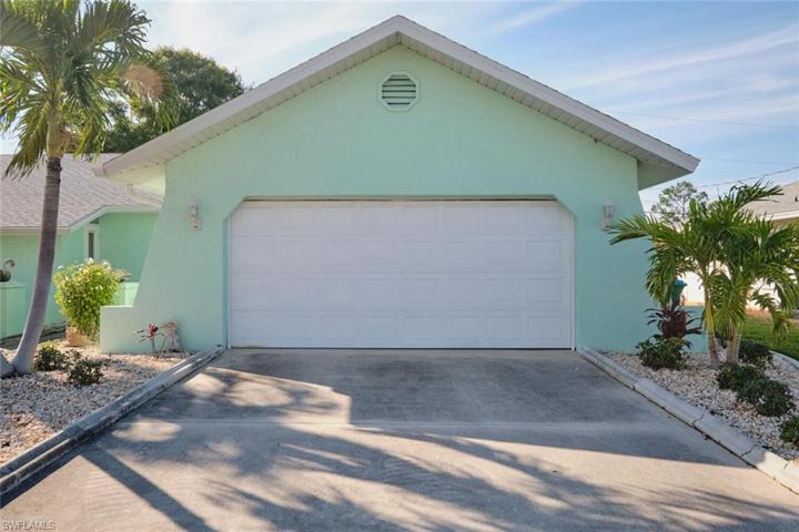 4528 SE 9th AVE, CAPE CORAL FL 33904