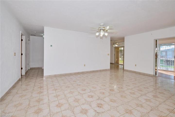 4528 SE 9th AVE, CAPE CORAL FL 33904