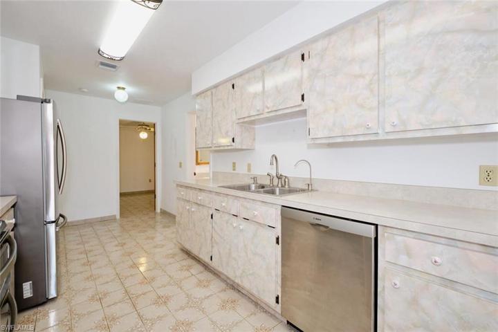 4528 SE 9th AVE, CAPE CORAL FL 33904
