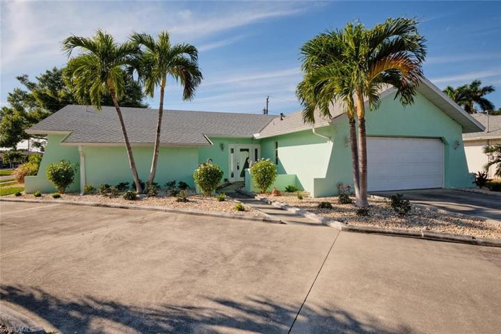 4528 SE 9th AVE, CAPE CORAL FL 33904