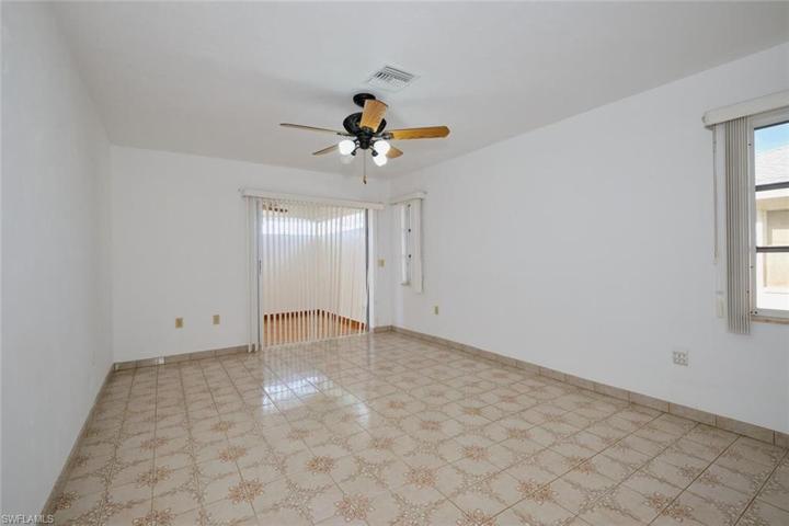4528 SE 9th AVE, CAPE CORAL FL 33904
