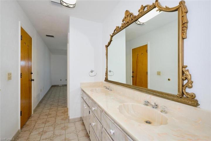4528 SE 9th AVE, CAPE CORAL FL 33904
