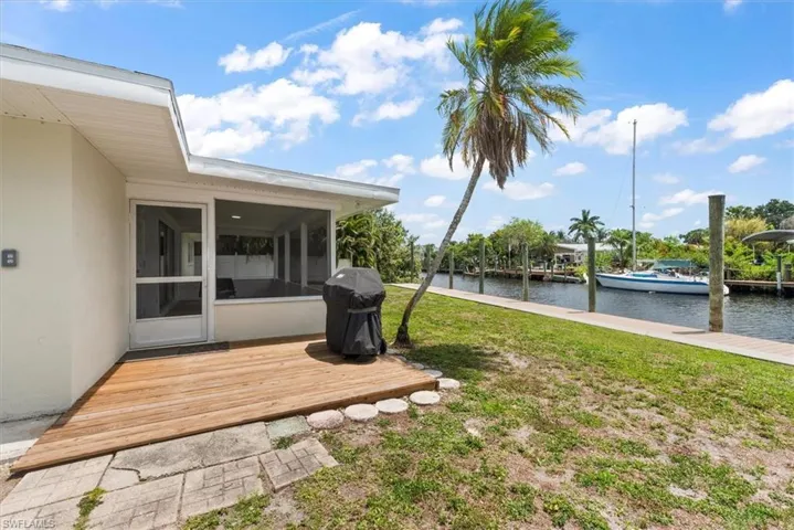 1728 Club House Rd, North Fort Myers, Florida 33917