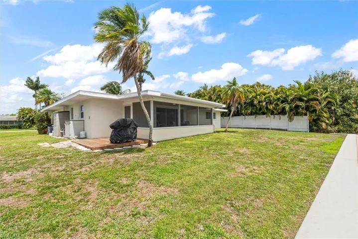1728 Club House Rd, North Fort Myers, Florida 33917