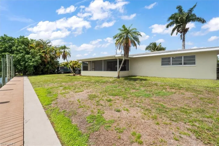 1728 Club House Rd, North Fort Myers, Florida 33917