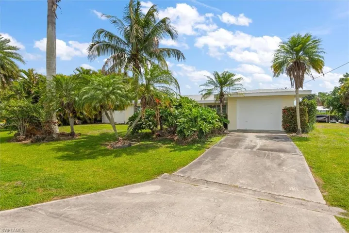1728 Club House Rd, North Fort Myers, Florida 33917
