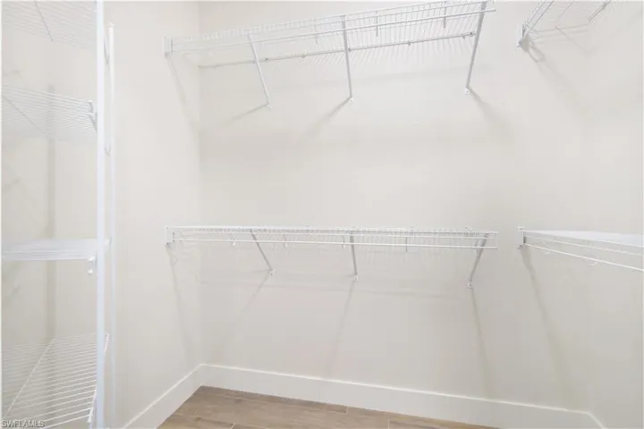 Master Walk-In 1