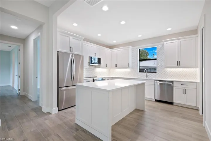 Custom Cabinetry & Tiled Backsplash