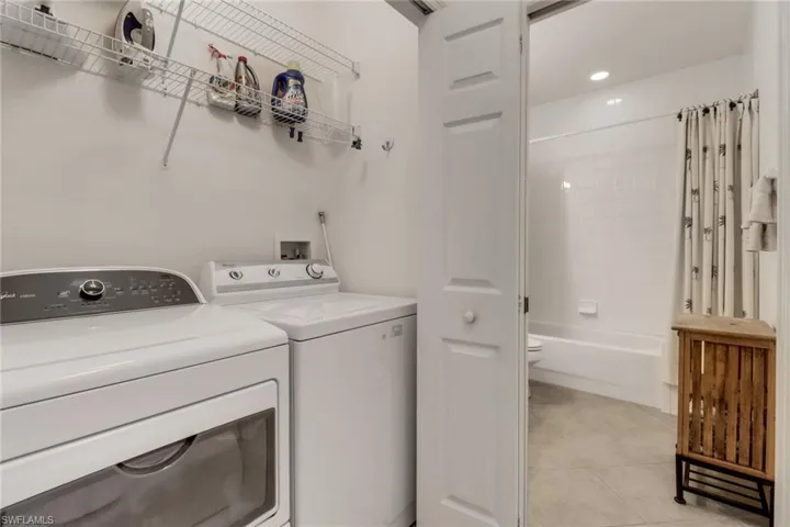 395  Robin Hood  CIR, Naples, FL 34104
