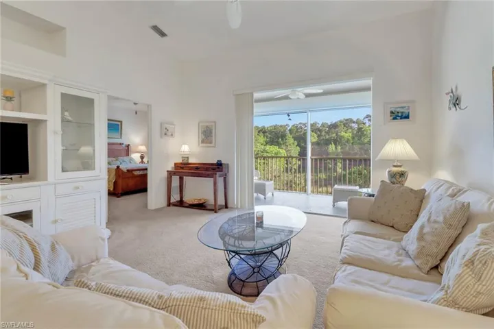 395  Robin Hood  CIR, Naples, FL 34104