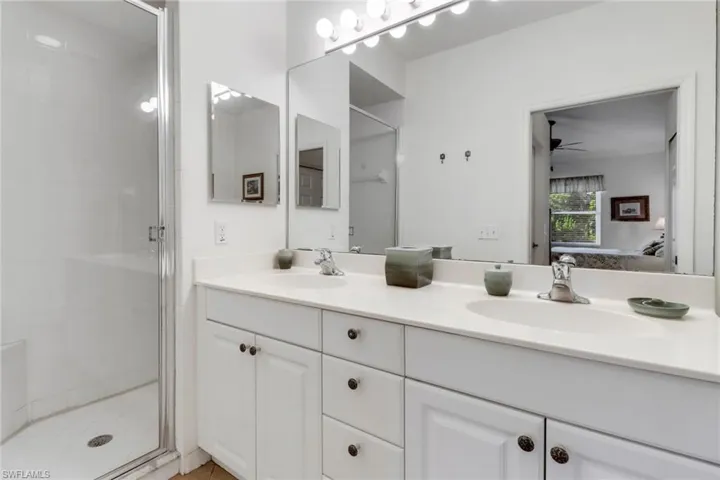 395  Robin Hood  CIR, Naples, FL 34104
