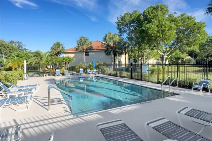 395  Robin Hood  CIR, Naples, FL 34104