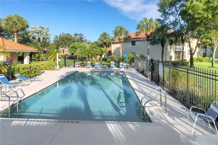 395  Robin Hood  CIR, Naples, FL 34104