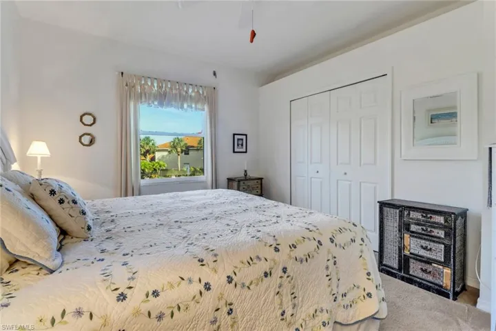 395  Robin Hood  CIR, Naples, FL 34104