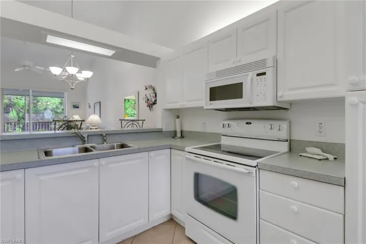 395  Robin Hood  CIR, Naples, FL 34104