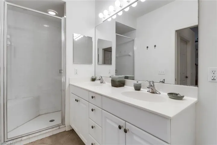 395  Robin Hood  CIR, Naples, FL 34104