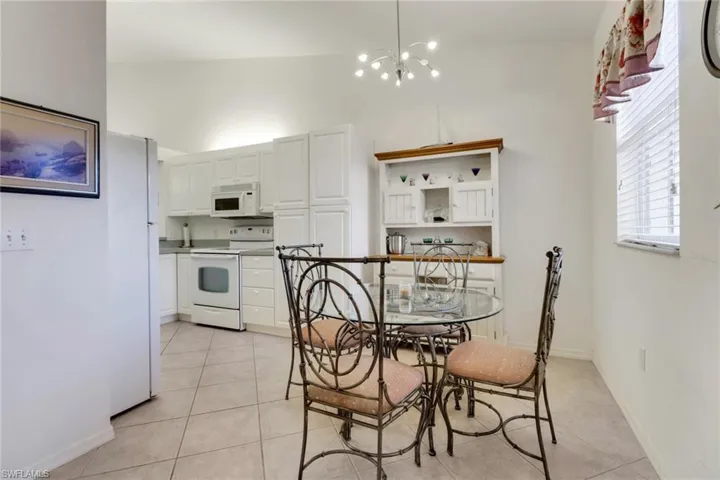 395  Robin Hood  CIR, Naples, FL 34104
