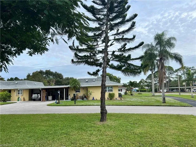 Welcome Home! This is a very friendly community It's a great place to call home all year round or make it your second home.