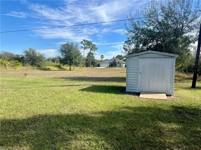 View of yard with a storage shed