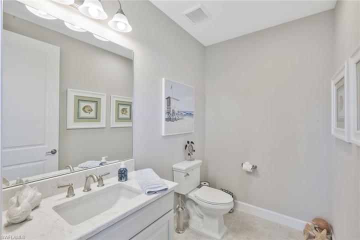 Upstairs guest bath.
