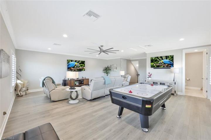 Huge Bonus room upstairs with adjoining 4th Bedroom and 4th full bath!!! All wood floors.