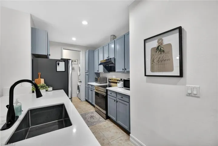 7845 Bristol Cir, Naples, Florida 34120