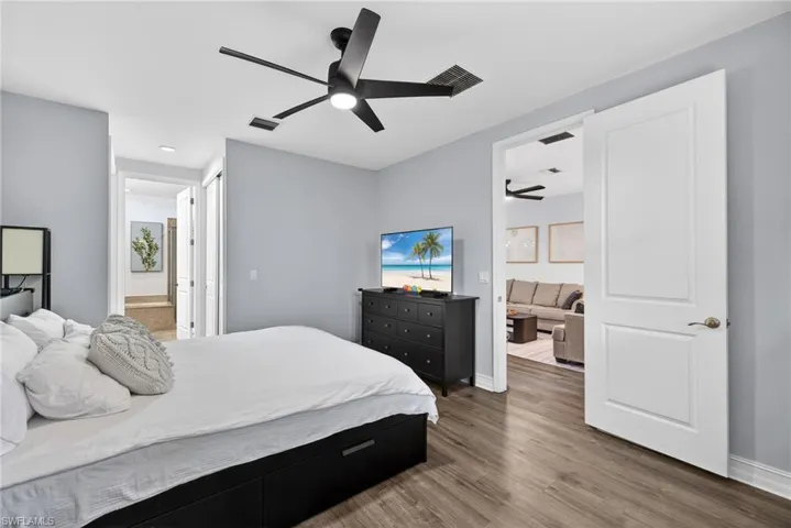 7845 Bristol Cir, Naples, Florida 34120