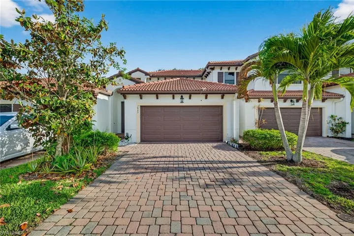 7845  Bristol  CIR, Naples, FL 34120