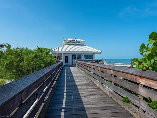 The Nest, Pelican Bay's private grab and go food/drink on the beach