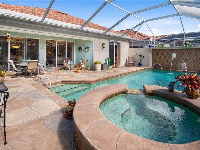 Custom Pool/Spa w/ Fountains