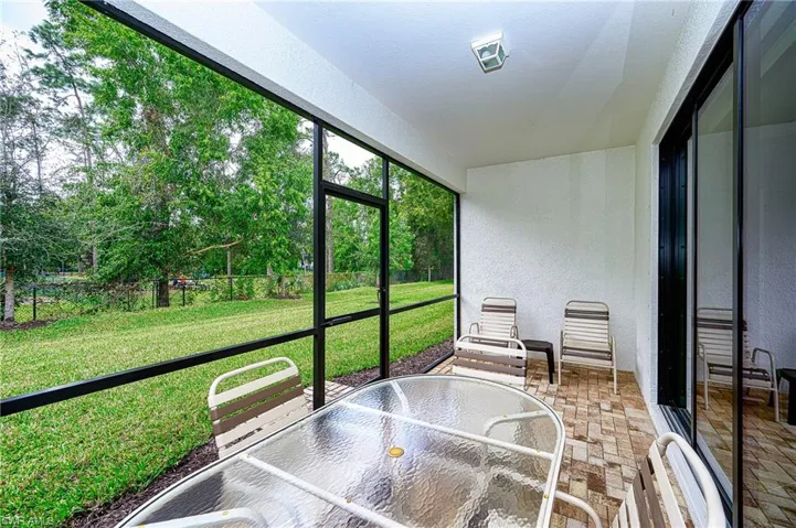 9469 Foxglove LN, NAPLES FL 34120