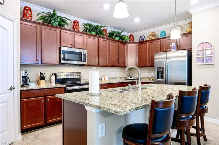 9469 Foxglove LN, NAPLES FL 34120