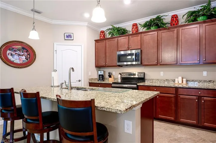9469 Foxglove LN, NAPLES FL 34120