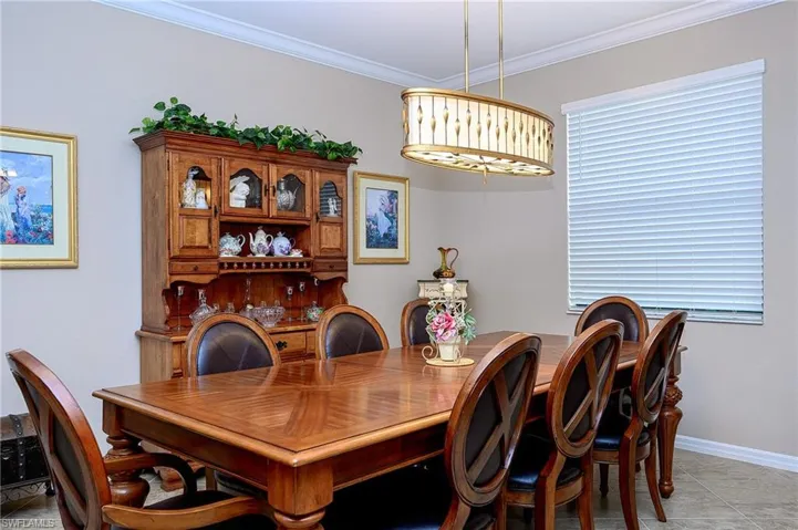 9469 Foxglove LN, NAPLES FL 34120