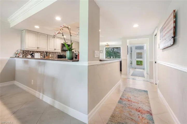 Open Airy Area to Kitchen