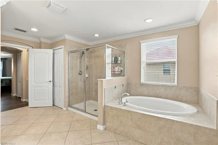 2446 Heydon Cir E, Naples, Florida 34120