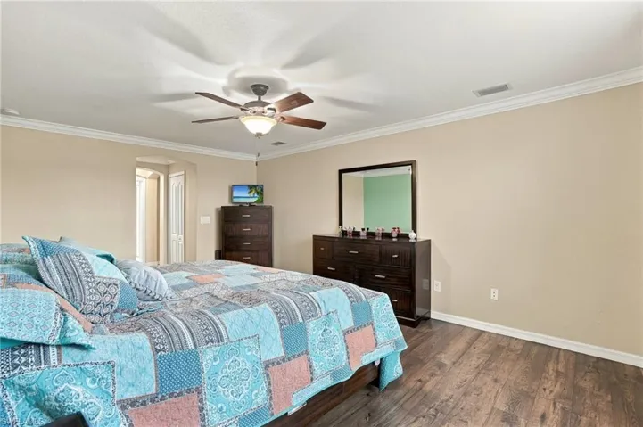 2446 Heydon Cir E, Naples, Florida 34120
