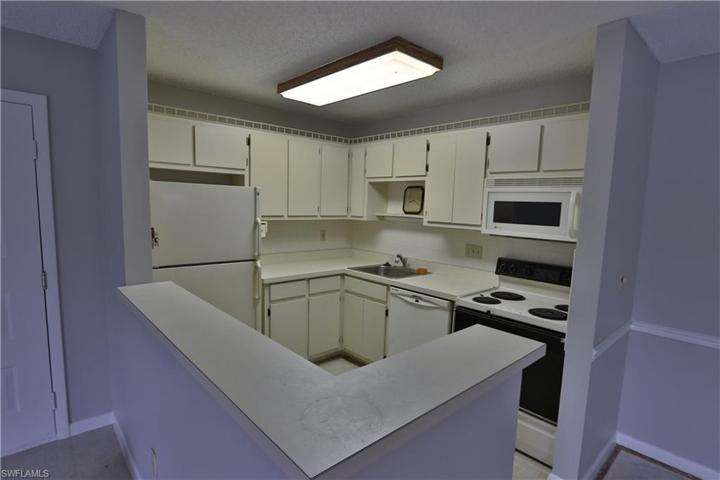 Kitchen with Breakfast Bar