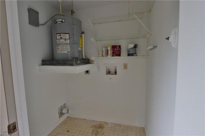Laudry Room with extra storage