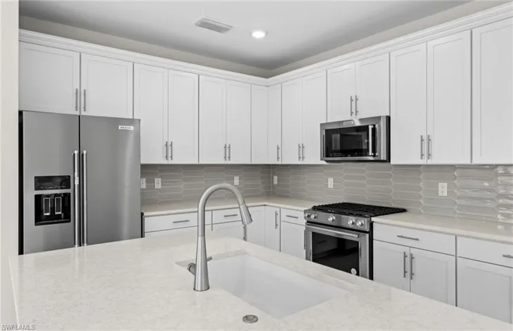 7565 Paradise Tree DR, NORTH FORT MYERS FL 33917