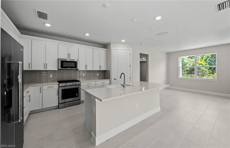 7565 Paradise Tree DR, NORTH FORT MYERS FL 33917