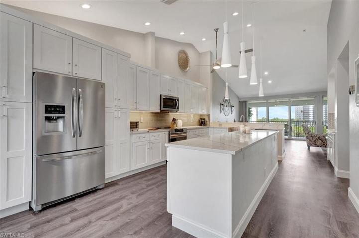 New kitchen with large storage island - all premium finishes & appliances