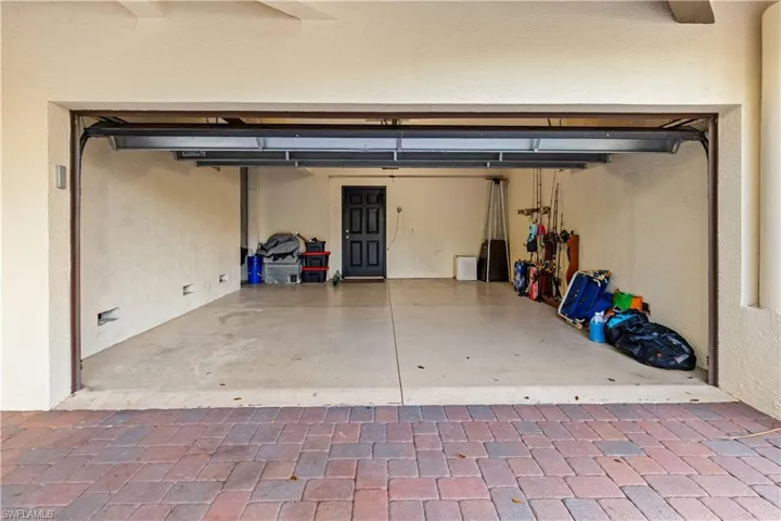 Garage featuring a textured wall