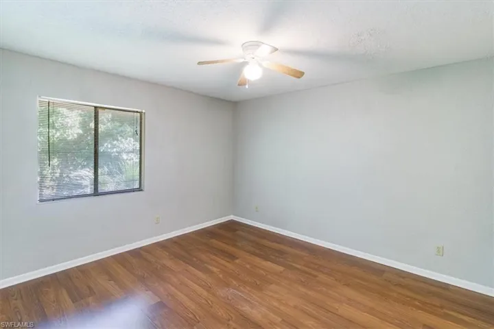 4625  Bayshore  DR, Naples, FL 34112