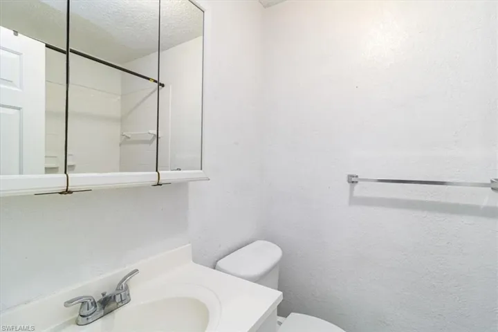 4625  Bayshore  DR, Naples, FL 34112