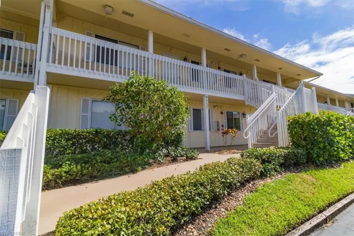 4625  Bayshore  DR, Naples, FL 34112