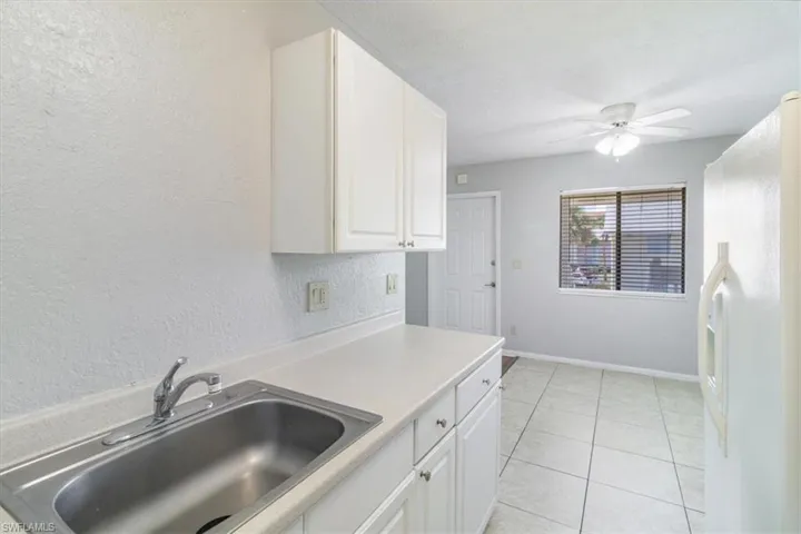 4625  Bayshore  DR, Naples, FL 34112