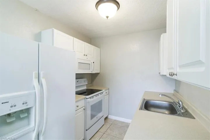 4625  Bayshore  DR, Naples, FL 34112